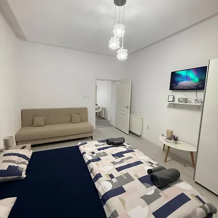 Cozy, Centrally Located In The Heart Of