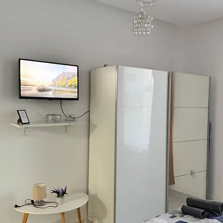 Cozy, Centrally Located In The Heart Of Apartament